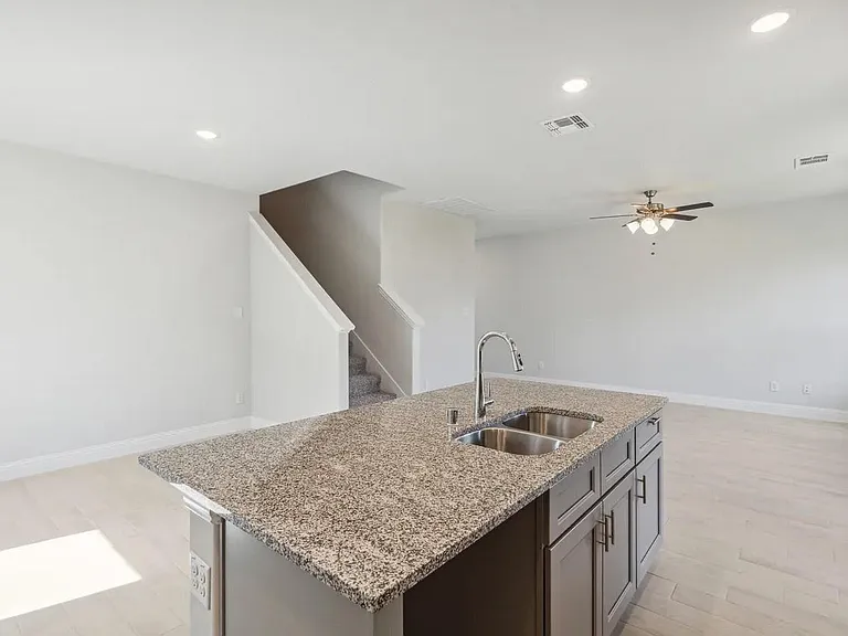 905 Sicily Blvd — Photo 8