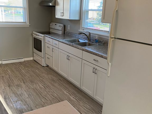 3rd image of 413 W Donahue St