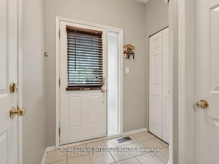 106 Blackdome Cres — Photo 3