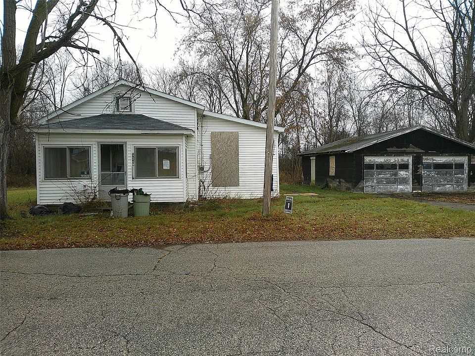 1st image of 301 Chesaning St