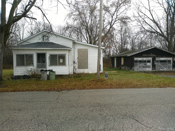 301 Chesaning St, Saint Charles, MI 48655