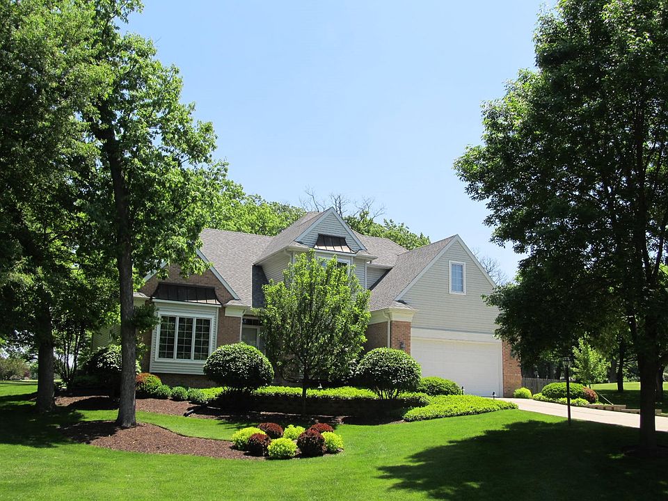 2-SIDED GOLF COURSE SETTING... BREATHTAKING VIEWS!