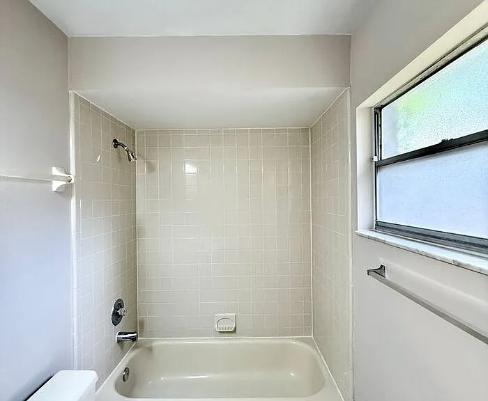 2452 E Illiana St — Photo 14