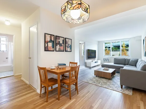 2390 Palisade Avenue image 3 of 24