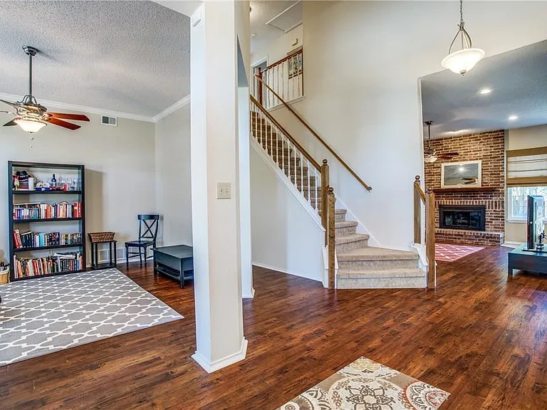 1405 Newbury Ln — Photo 12
