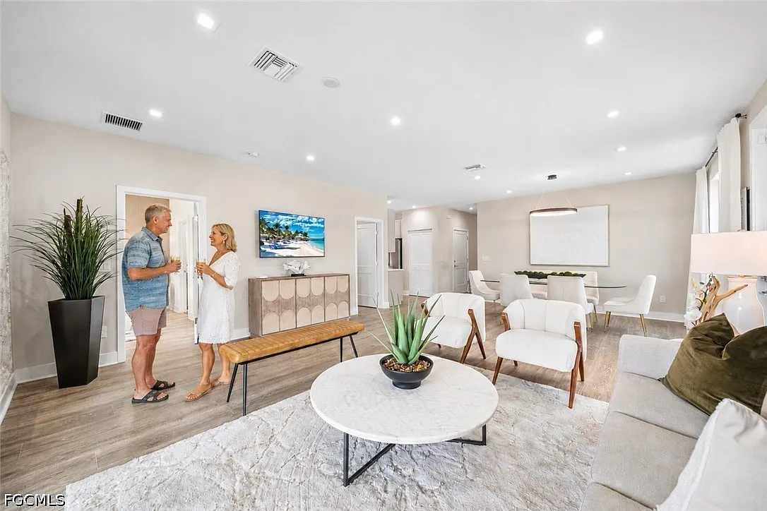 3 bed, 2.5 bath, 1590 sqft, $2,400 — Photo 4