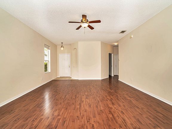 3rd image of 1018 Saint Ives Ct