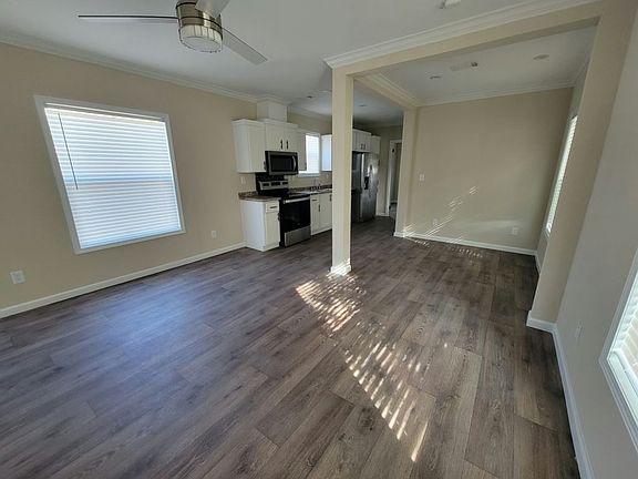 2nd image of 5001 Redwood S