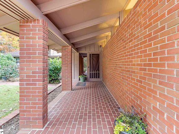 3rd image of 111 Terramont Dr