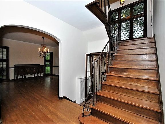 3rd image of 2682 Belvoir Blvd