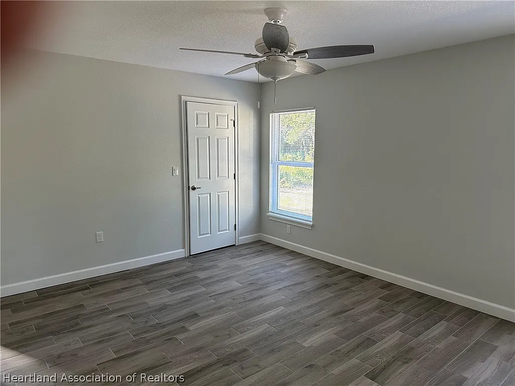 3 bed, 2.0 bath, 1485 sqft, $1,800 — Photo 4