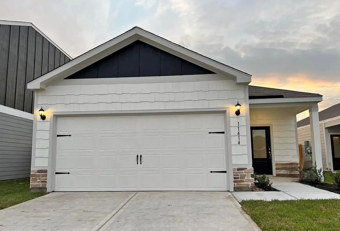 3 bed, 2.0 bath, 1579 sqft, $2,300 — Photo 2