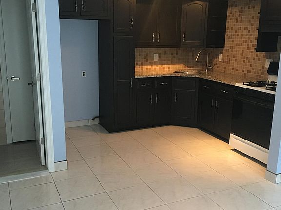 4th image of 233 Crown Ave Floor 1