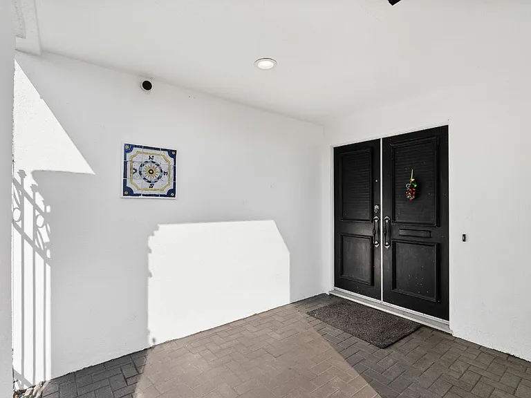7 Gingertree Ln — Photo 3