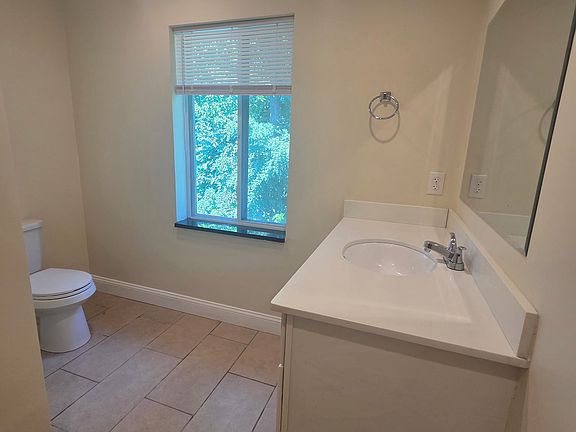 4th image of 304 New River Rd #0