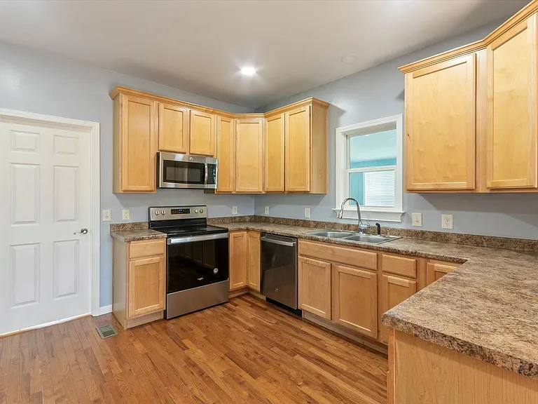 84 Poplar St — Photo 10
