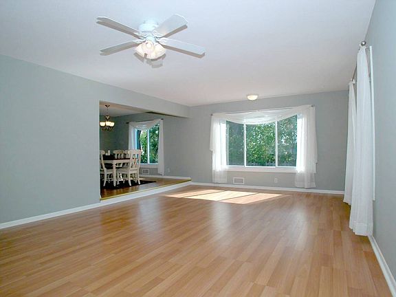 HUGE family room w/ new pergo floors 