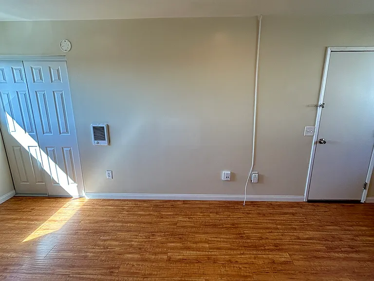 2324-28 W Jewett St #2330 — Photo 8