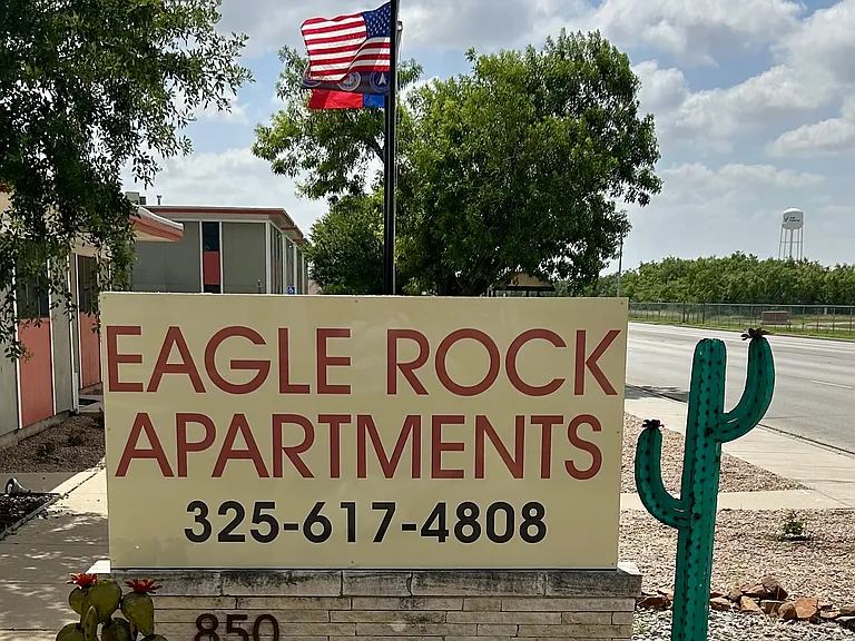 Eagle Rock Apartments — Photo 1