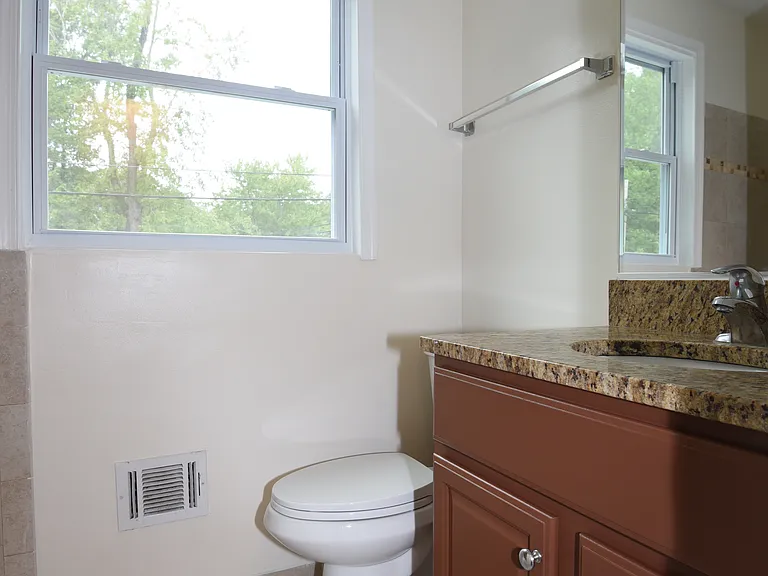 303 Rivermont Dr — Photo 17