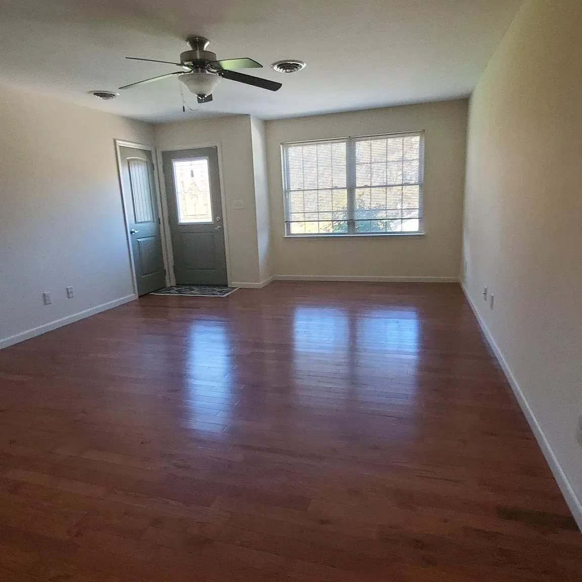 3 bed, 1700 sqft, $2,100 — Photo 1