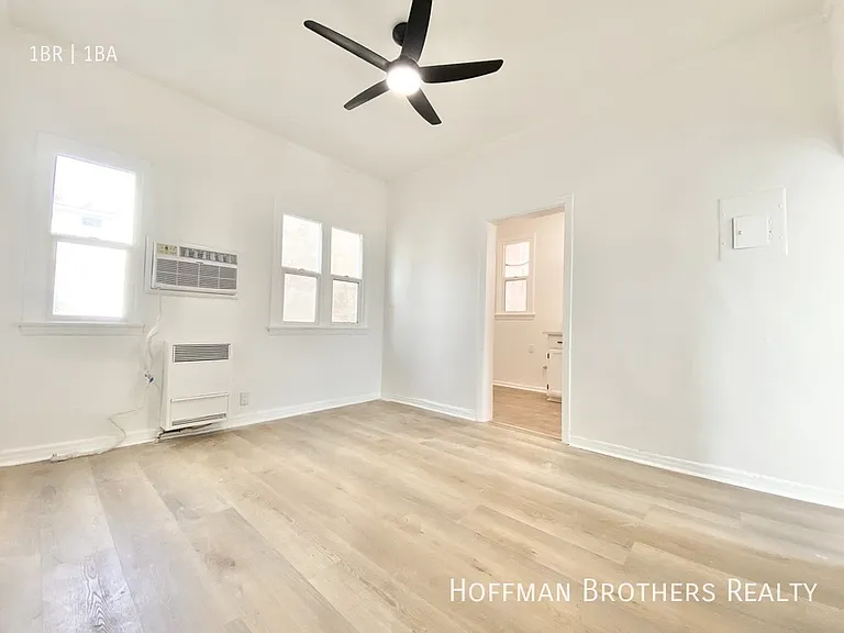 416 S Burlington Ave #1/2 — Photo 3