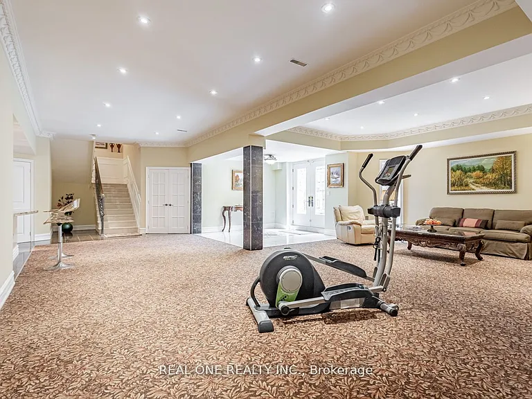 15 Royal Oak Dr — Photo 22