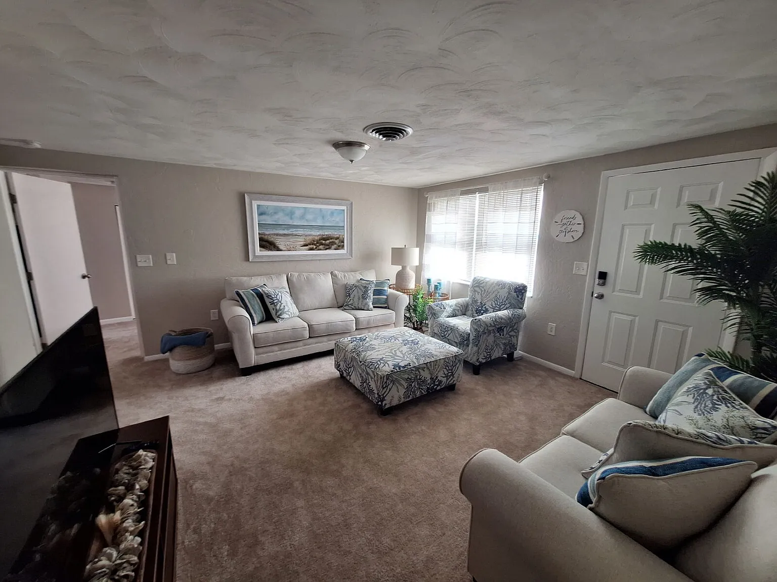 3 bed, 2.0 bath, 1244 sqft, $1,995 — Photo 4