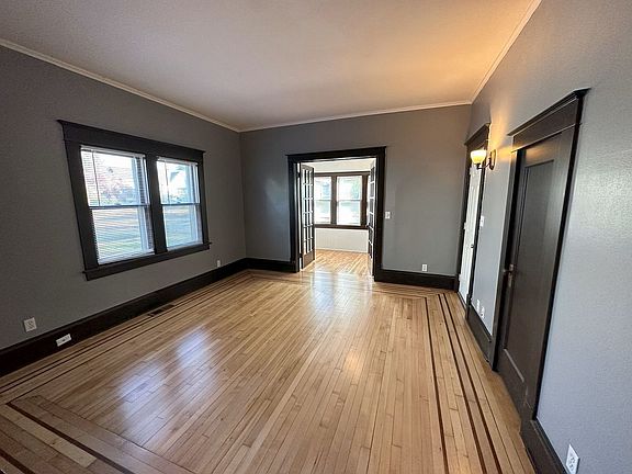 4th image of 1081 13th Ave SE #1