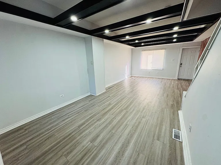 1850 E Monmouth St — Photo 3