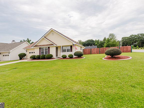 4th image of 605 Deerfield Cir