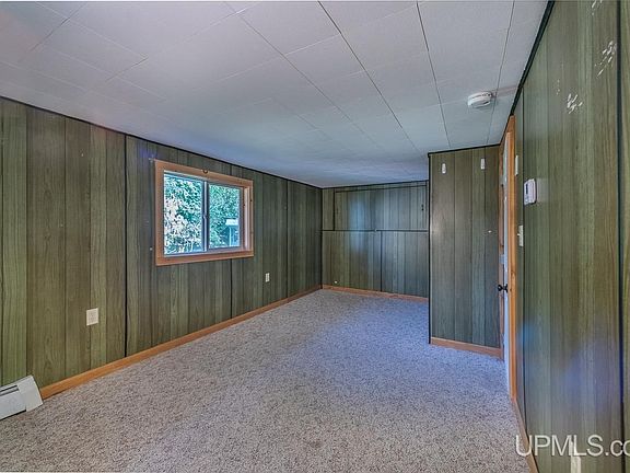3rd image of 2220 Longyear Ave