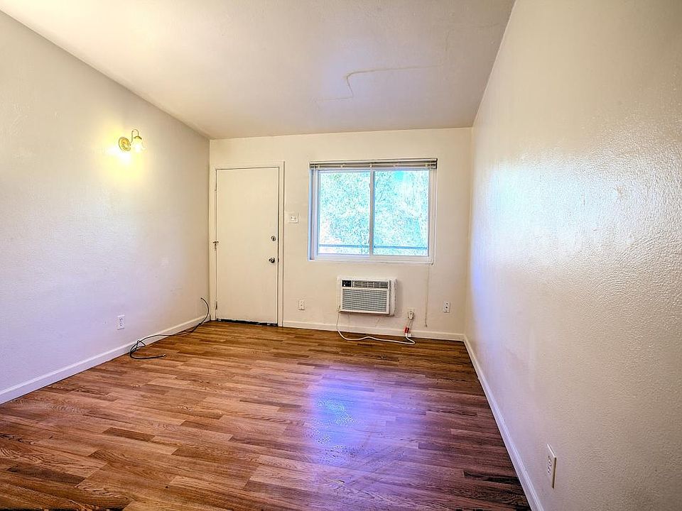 1st image of 3716 Geraldine Ave APT 3