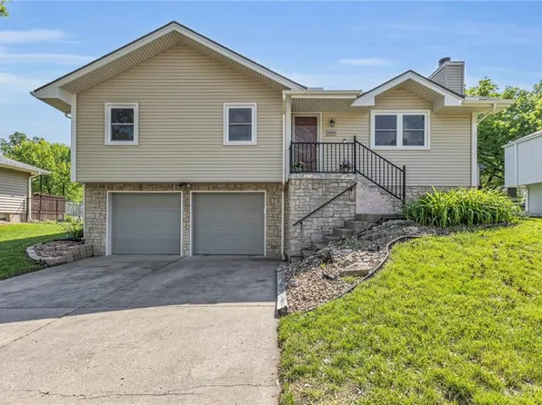 1905 NE Patterson Dr, Lees Summit, MO 64086