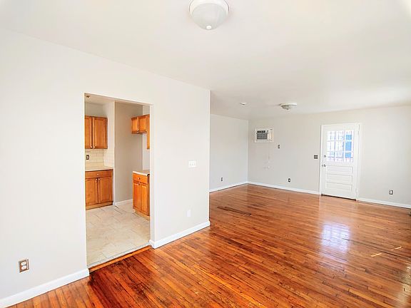 5th image of 4315 Van Ave