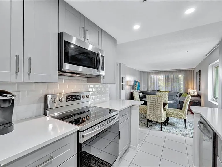 1300 Gulf Shore Blvd N #407 — Photo 6