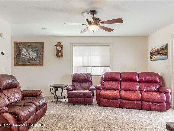 4th image of 718 Valley Centre Dr #6