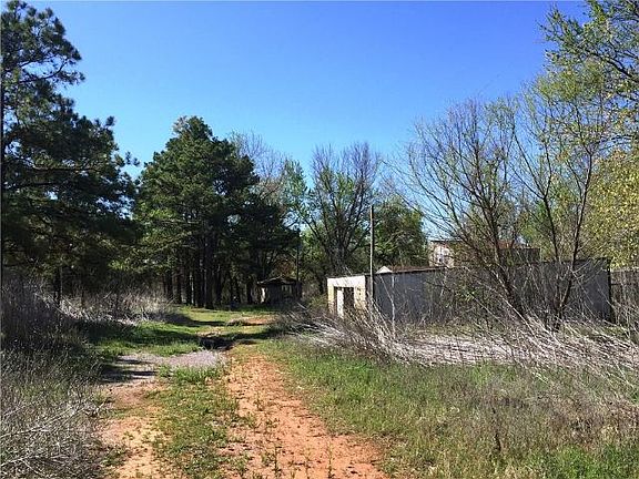 2nd image of 2419 County Road 1380