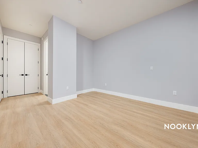 26-25 4th St #513 — Photo 4