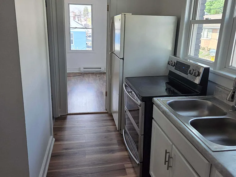404 Walnut St #A — Photo 8