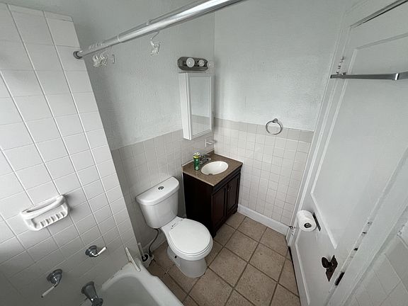 4th image of 2247 Hannaford Ave #1