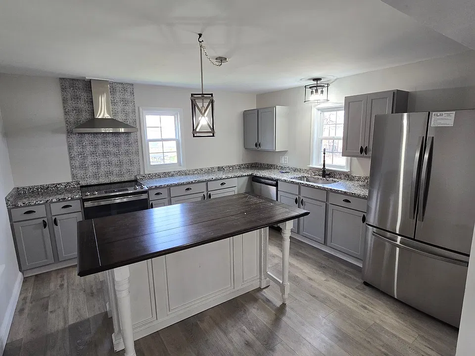 15 E 2nd St