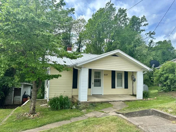 607 W Center St, Galax, VA 24333
