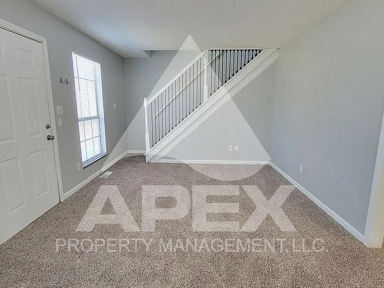 2028 Woodrow Dr — Photo 6