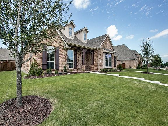2nd image of 533 Hilltop Dr