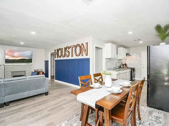 2nd image of 4710 Paradise Ln #4710