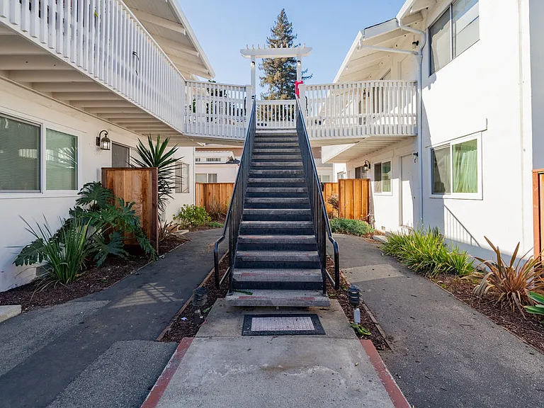217 Berry St #H — Photo 8