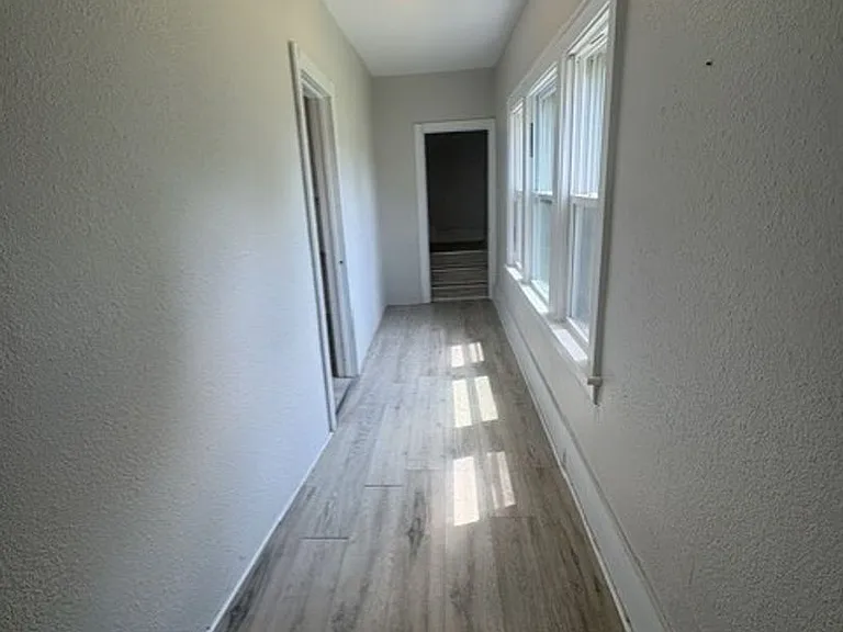 637 Storer Ave — Photo 2