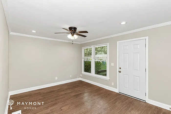 3 bed, 2.0 bath, 870 sqft, $1,945 — Photo 3