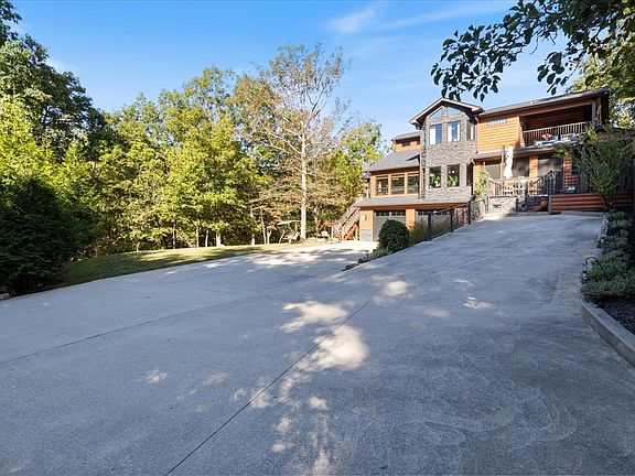 3rd image of 141 Rocksalot Dr